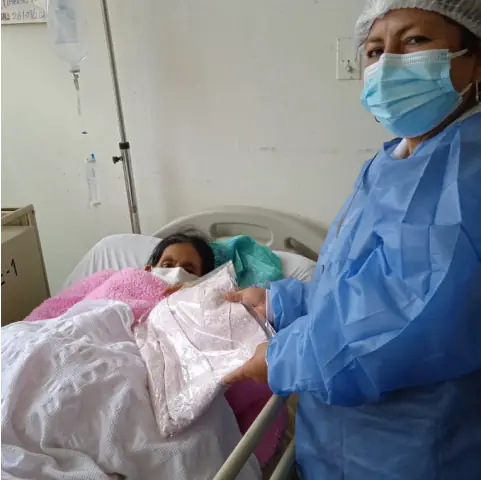 Imagen 1 de Entrega de Pijamas Hospital Hipólito Unanue - traperos de emaus san camilo