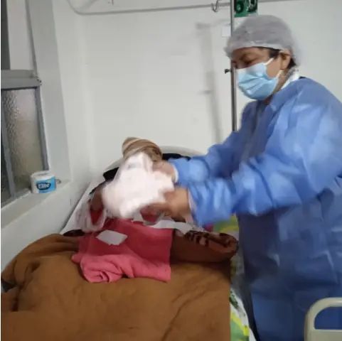 Imagen 5 de Entrega de Pijamas Hospital Hipólito Unanue - traperos de emaus san camilo