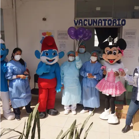 Imagen 11 de Donación de Mascarillas y Juegos Didácticos en Campaña de Vacunación - Centro Materno Infantil Tablada de Lurín - traperos de emaus san camilo