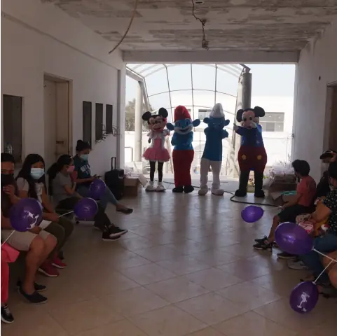 Imagen 30 de Donación de Mascarillas y Juegos Didácticos en Campaña de Vacunación - Centro Materno Infantil Tablada de Lurín - traperos de emaus san camilo