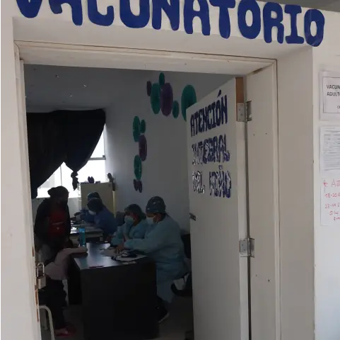 Imagen 49 de Donación de Mascarillas y Juegos Didácticos en Campaña de Vacunación - Centro Materno Infantil Tablada de Lurín - traperos de emaus san camilo