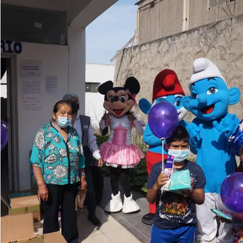 Imagen 5 de Donación de Mascarillas y Juegos Didácticos en Campaña de Vacunación - Centro Materno Infantil Tablada de Lurín - traperos de emaus san camilo