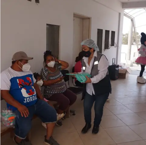 Imagen 56 de Donación de Mascarillas y Juegos Didácticos en Campaña de Vacunación - Centro Materno Infantil Tablada de Lurín - traperos de emaus san camilo