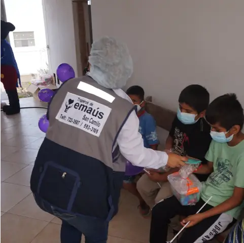 Imagen 57 de Donación de Mascarillas y Juegos Didácticos en Campaña de Vacunación - Centro Materno Infantil Tablada de Lurín - traperos de emaus san camilo