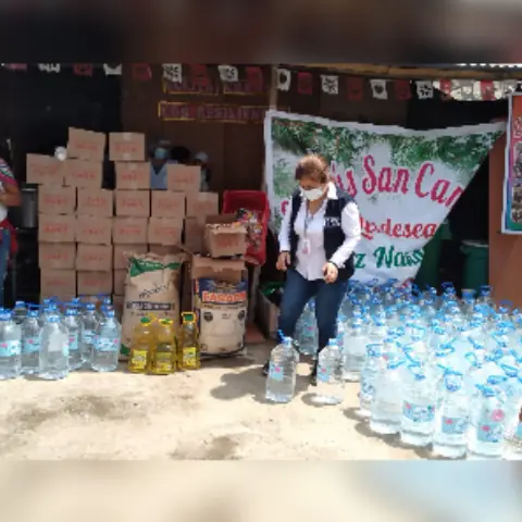 Imagen 2 de Donación de víveres y Agua AAHH Los Resilientes VMT - traperos de emaus san camilo