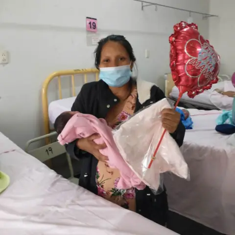 Imagen 1 de Día de la Madre en Área Neonatal Hospital Hipólito Unanue - traperos de emaus san camilo
