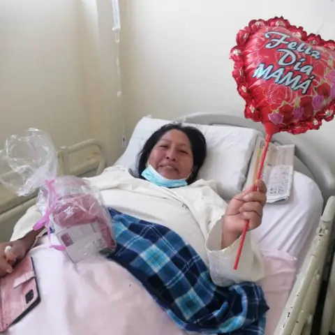Imagen 13 de Día de la Madre en Área Neonatal Hospital Hipólito Unanue - traperos de emaus san camilo