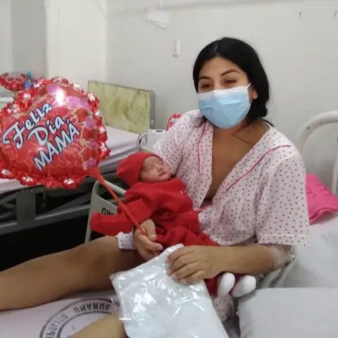 Imagen 3 de Día de la Madre en Área Neonatal Hospital Hipólito Unanue - traperos de emaus san camilo